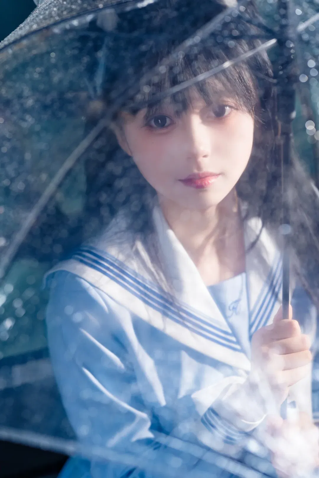 雨夜透明伞下的水手服与白丝 - 第 2 张