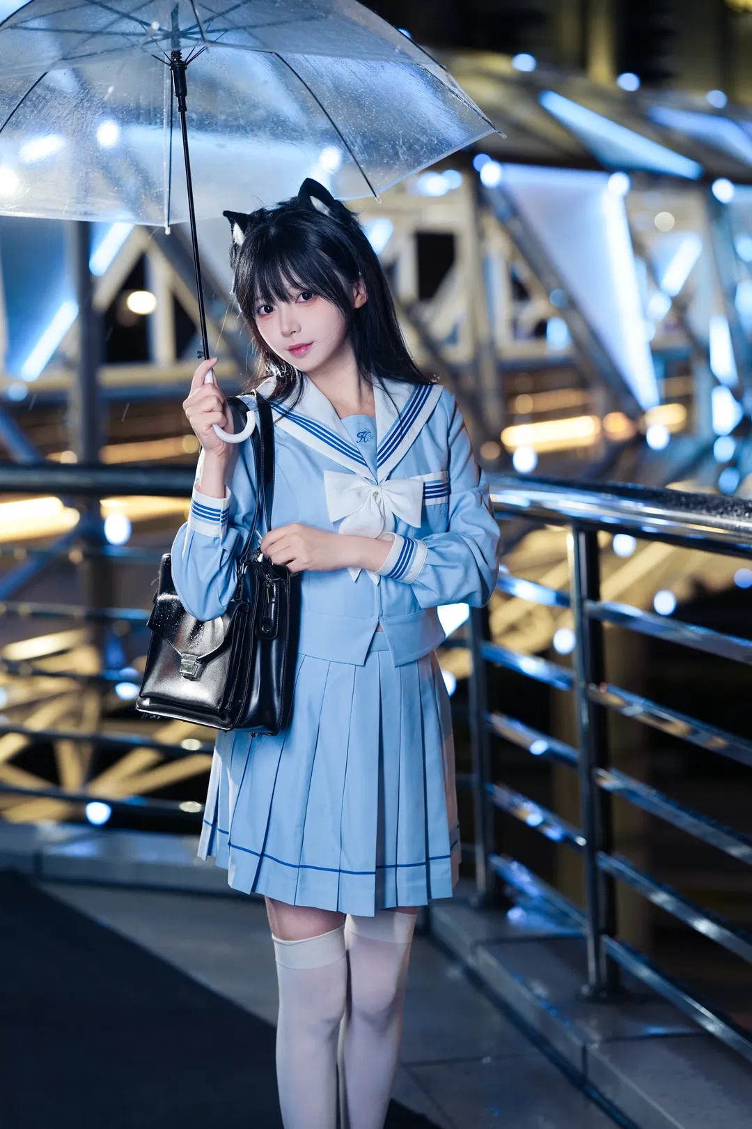 雨夜透明伞下的水手服与白丝 - 第 7 张