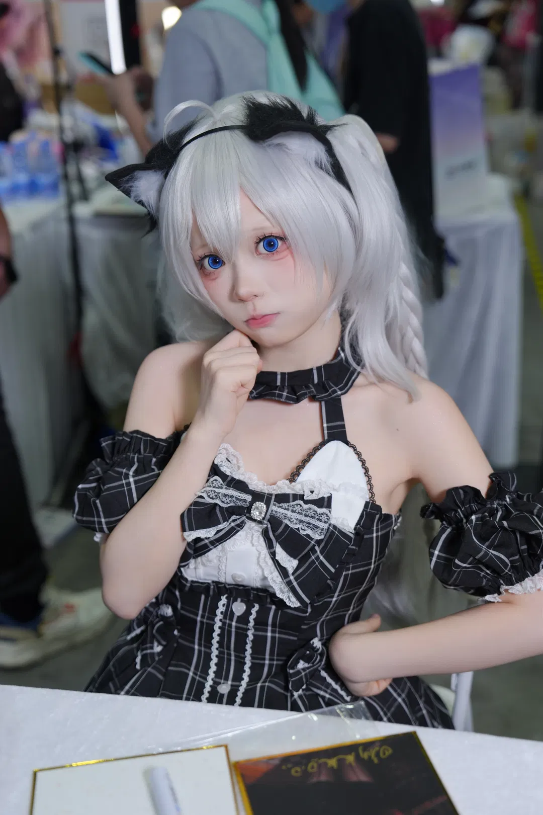 開源姬cos，漫展上的黑白格蕾絲貓耳裝扮 - 第 5 張