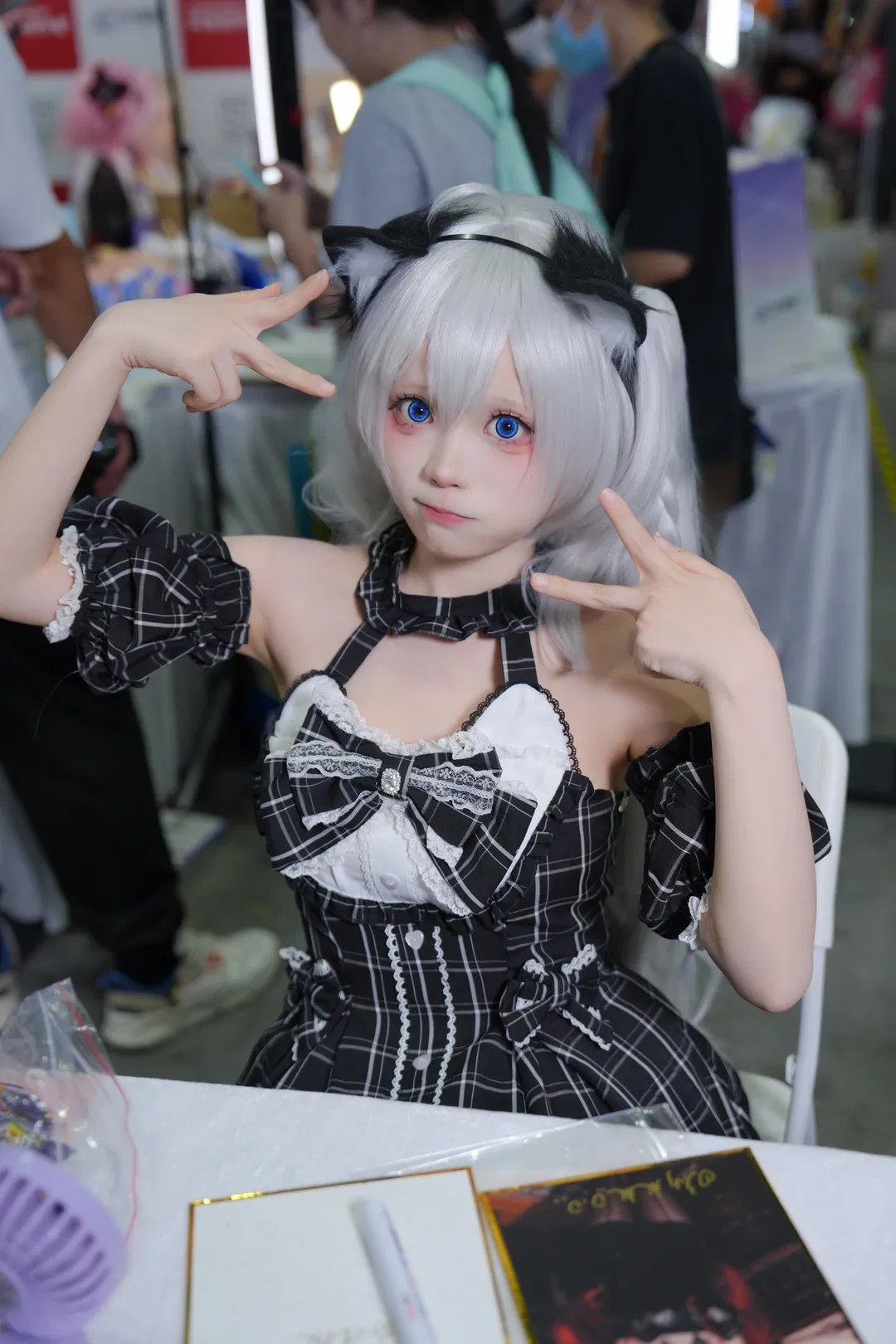 開源姬cos，漫展上的黑白格蕾絲貓耳裝扮 - 第 9 張