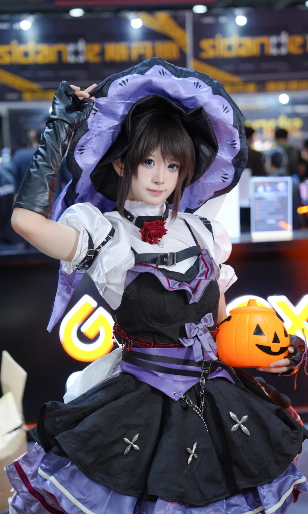 【艾玛伍兹cos】第五人格万圣节限定，提着南瓜灯赴约 - 第 1 张