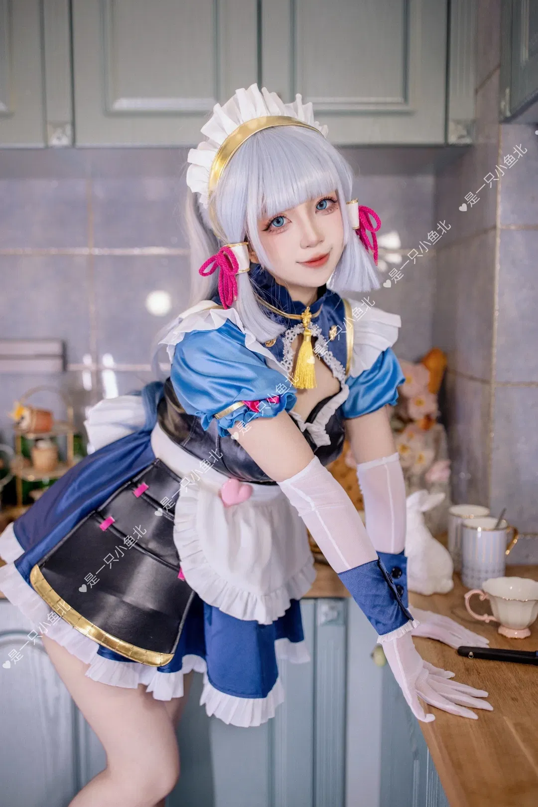 【神里绫华cos】蓝白女仆装，厨房里的悠闲下午茶 - 第 1 张