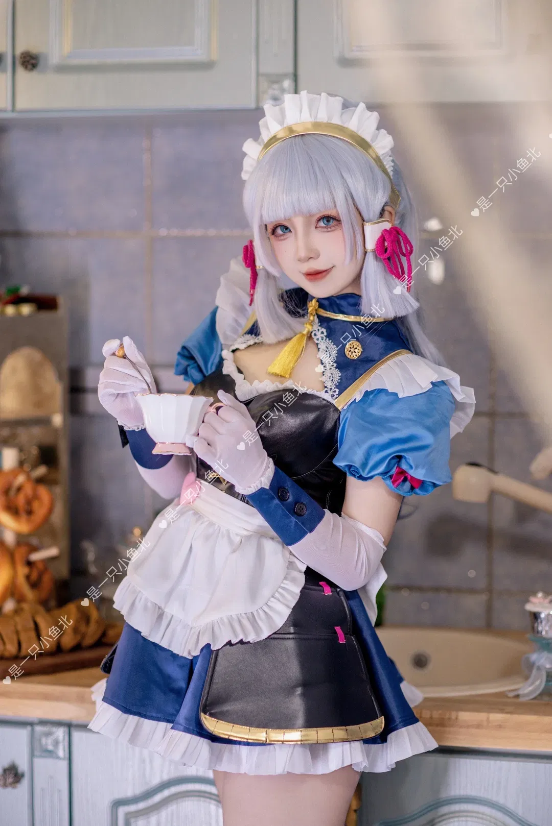 【神里绫华cos】蓝白女仆装，厨房里的悠闲下午茶 - 第 2 张