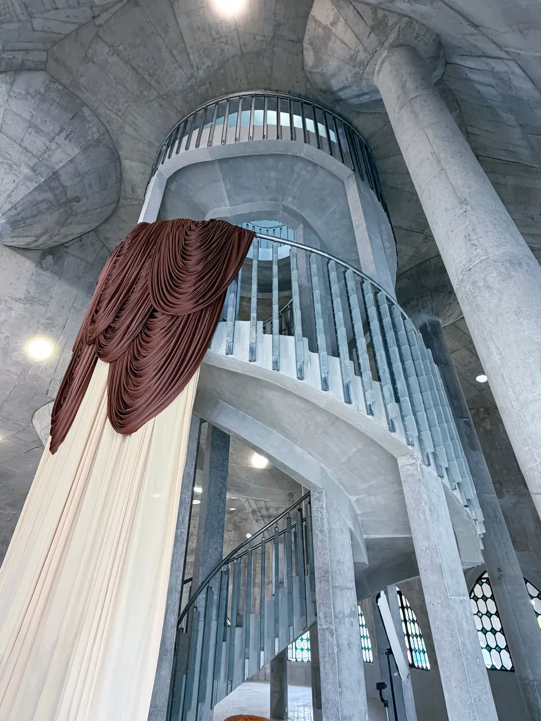 【小乔cos】天鹅之梦与冷调建筑的空间碰撞 - 第 12 张