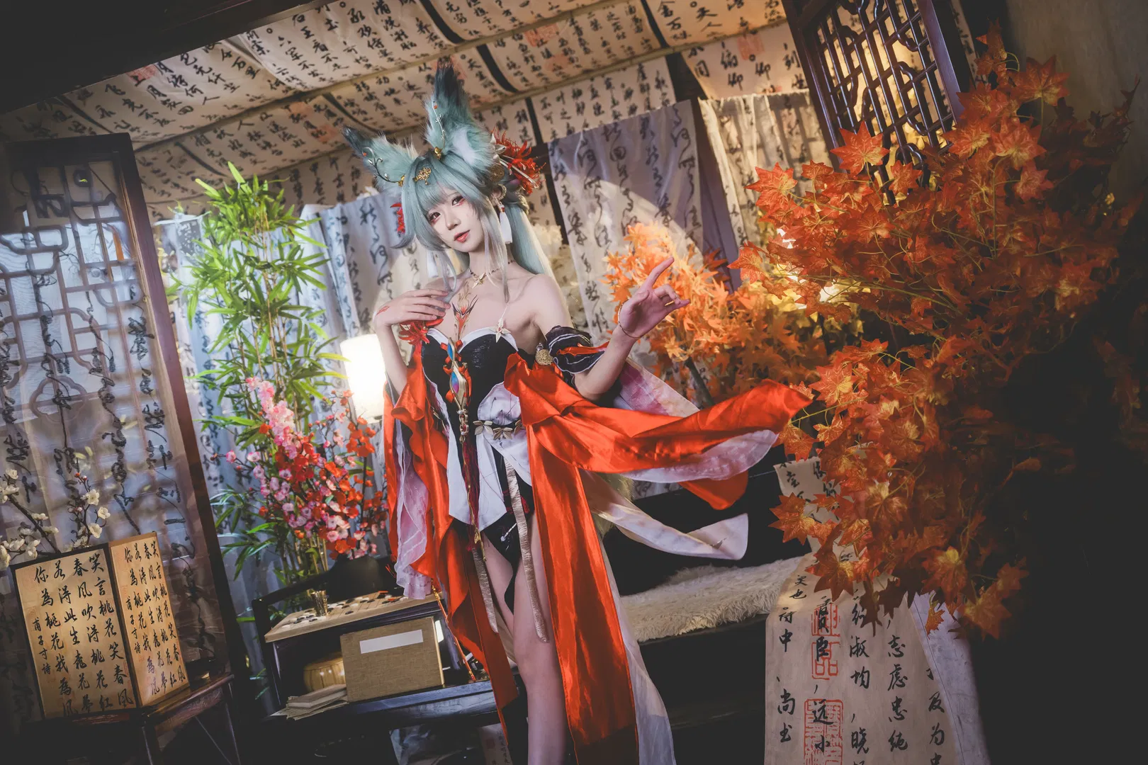 【弗洛洛cos】鸣潮心月狐，红枫庭院里的绝美落子 - 第 3 张