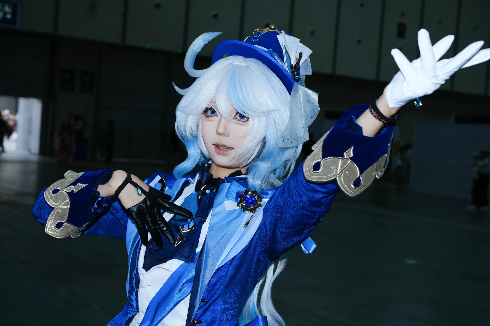 【芙宁娜cos】原神宝蓝制服，礼帽权杖演绎枫丹风情 - 第 1 张