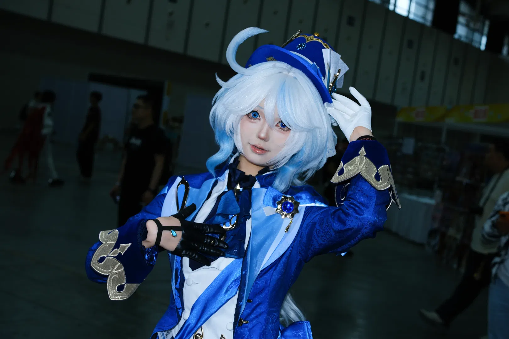 【芙宁娜cos】原神宝蓝制服，礼帽权杖演绎枫丹风情 - 第 2 张