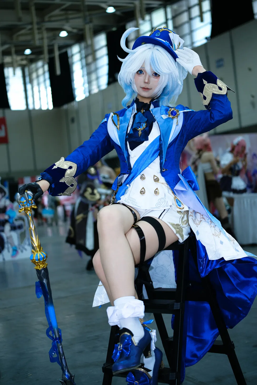 【芙宁娜cos】原神宝蓝制服，礼帽权杖演绎枫丹风情 - 第 4 张