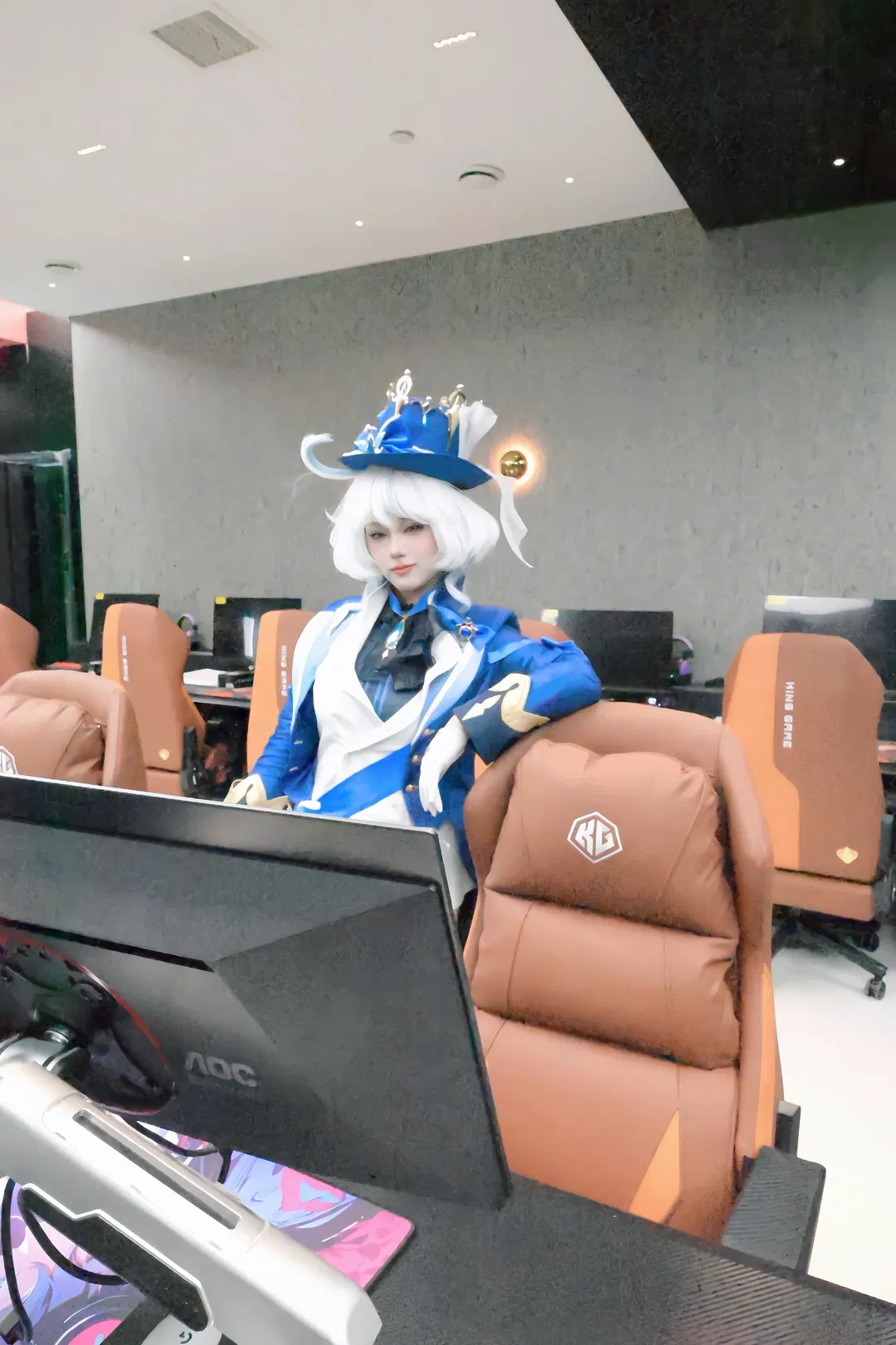 【芙寧娜cos】原神水神體驗電競房的反差感 - 第 3 張