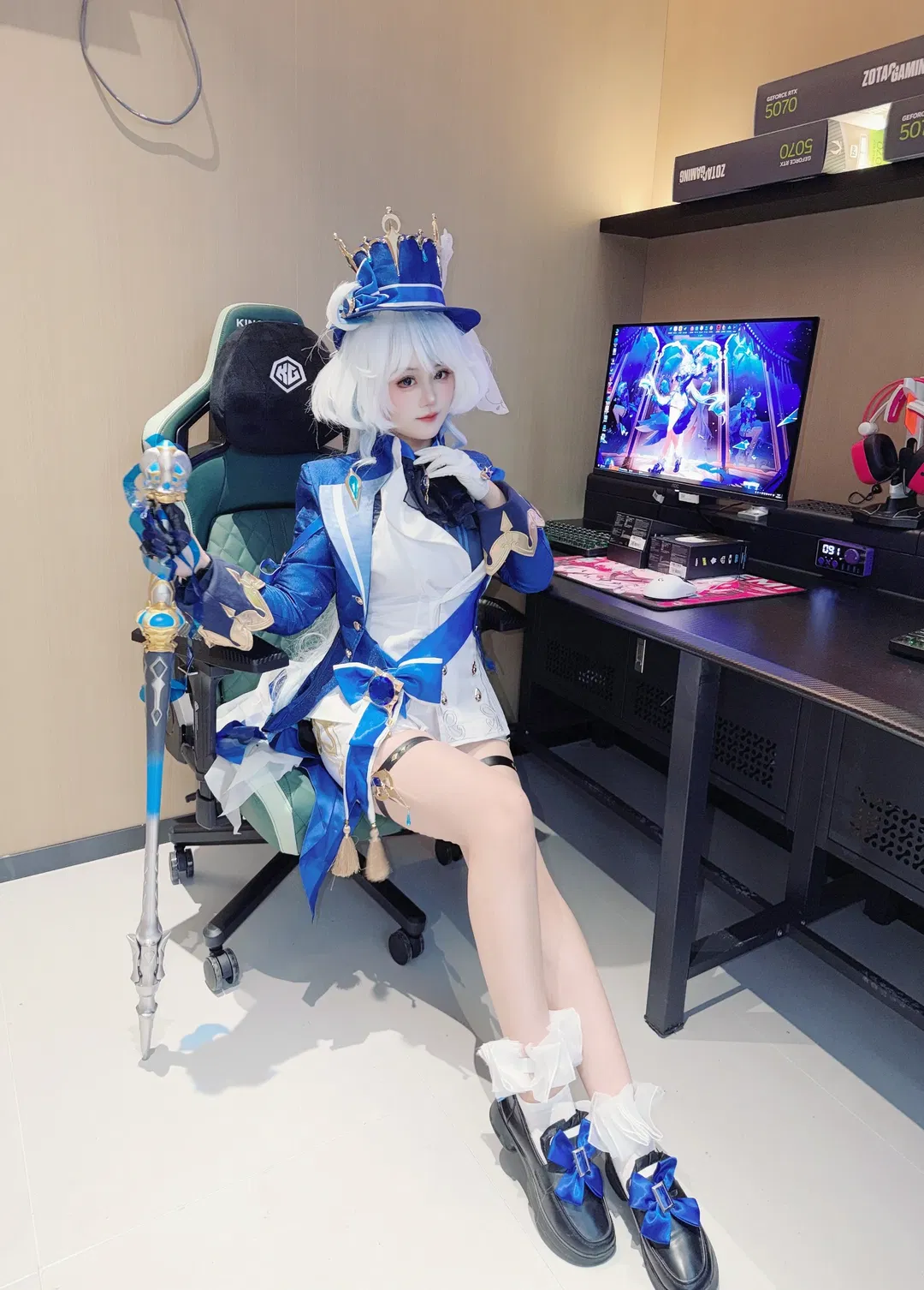 【芙寧娜cos】原神水神體驗電競房的反差感 - 第 4 張