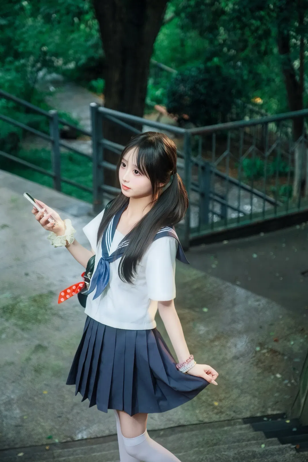 雨后台阶上的水手服JK少女写真 - 第 1 张