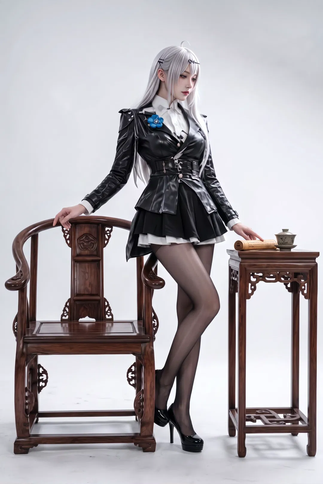 【仪玄cos】绝区零御姐风，黑皮衣与黑丝高跟的搭配 - 第 2 张