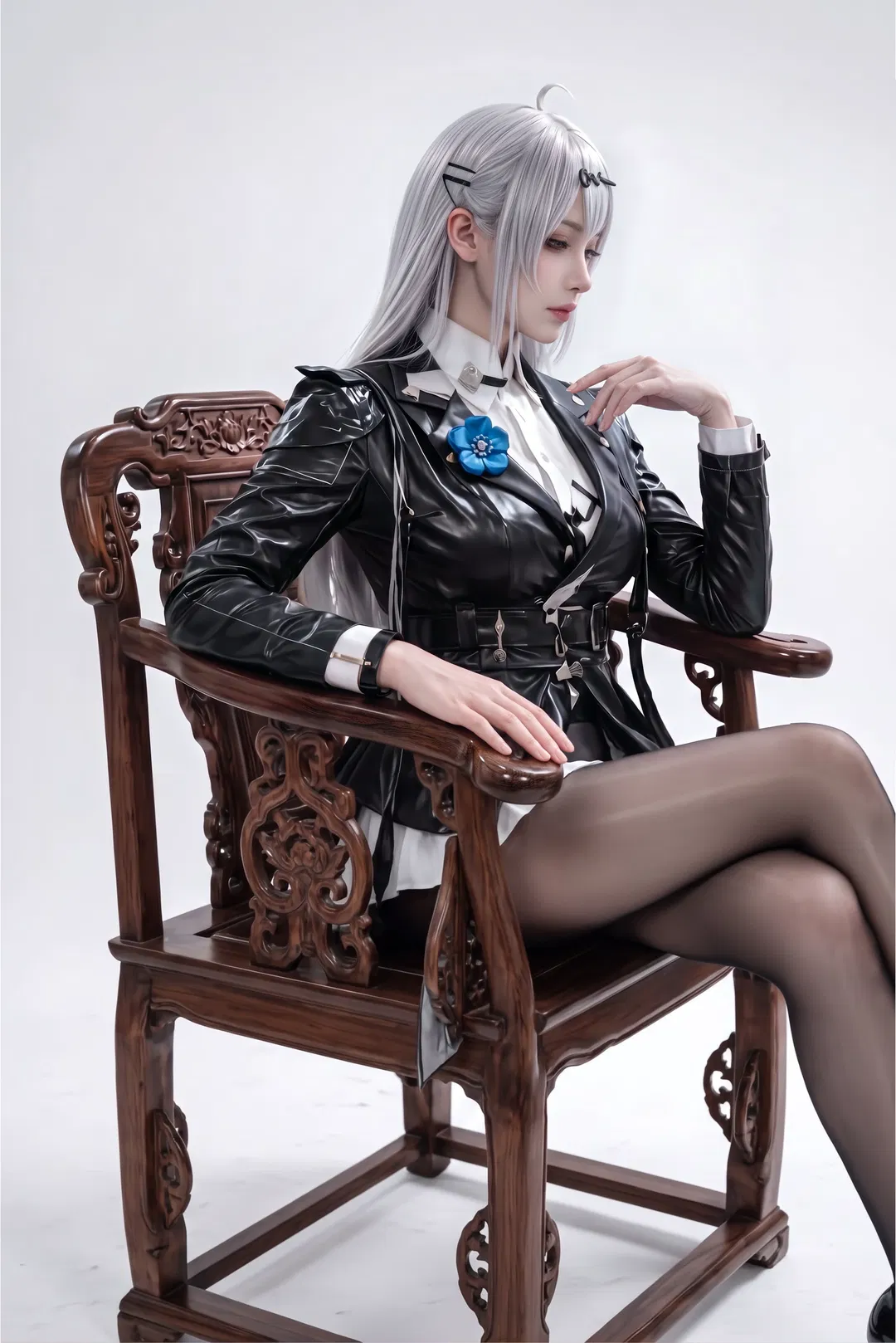 【仪玄cos】绝区零御姐风，黑皮衣与黑丝高跟的搭配 - 第 3 张