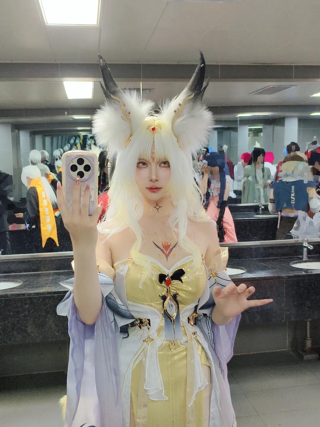 【至冬女皇cos】原神至冬女皇的漫展返图 - 第 1 张