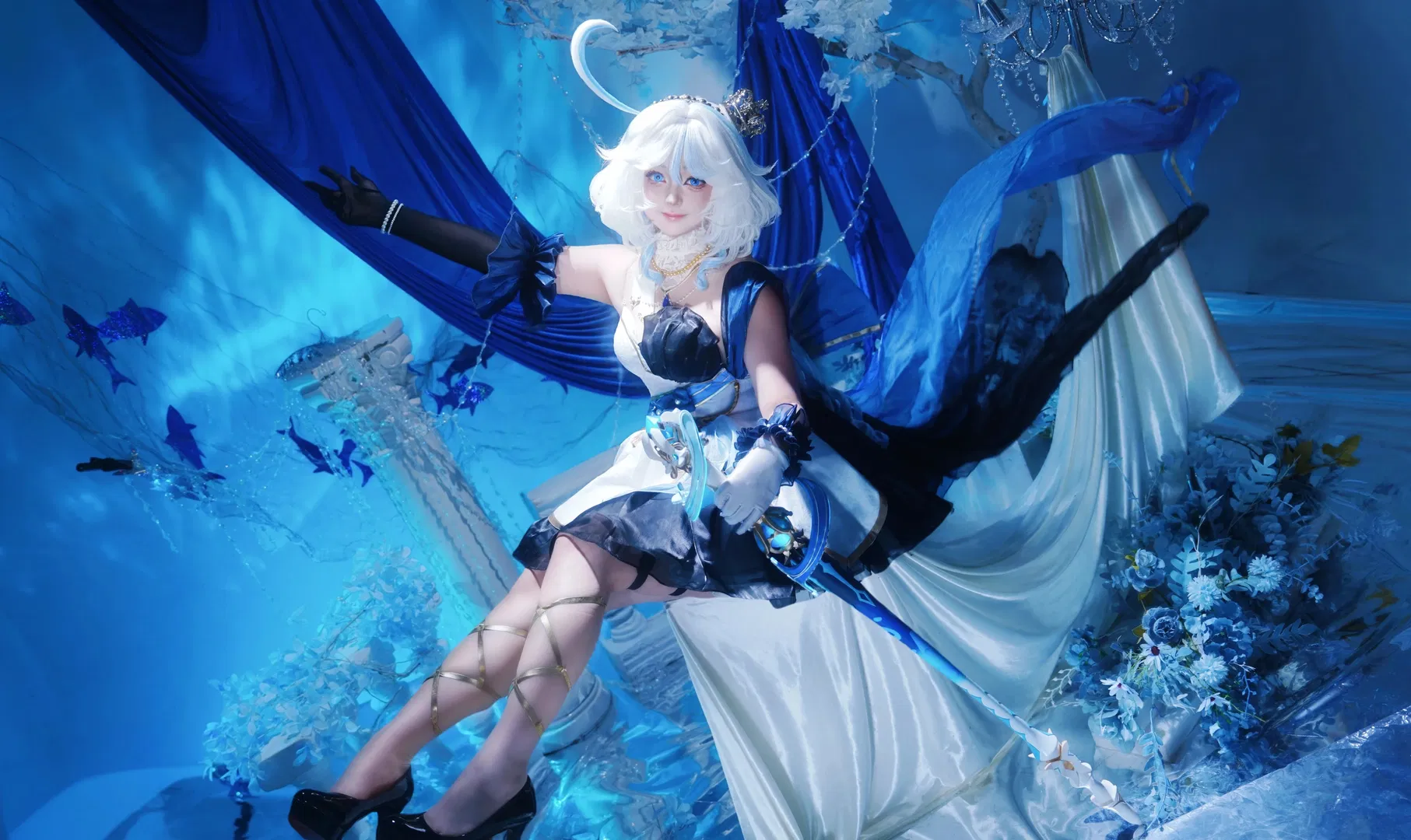 【芙寧娜cos】原神水下夢幻棚拍，藍白交織的華麗光影 - 第 2 張