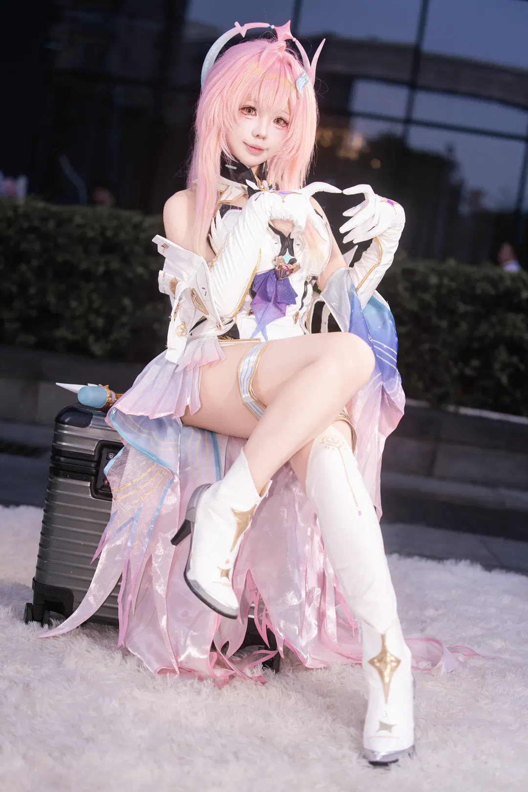 【爱弥斯cos】鸣潮粉发少女带你逛cicf漫展 - 第 3 张