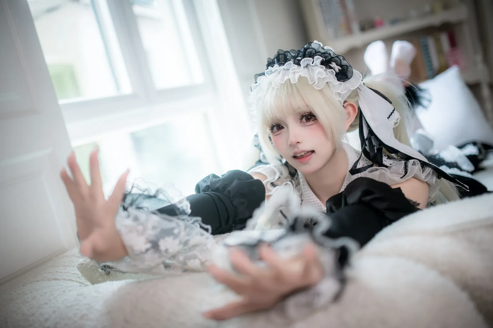 【可畏cos】碧蓝航线女仆装，白丝与蕾丝的绝美碰撞 - 第 4 张