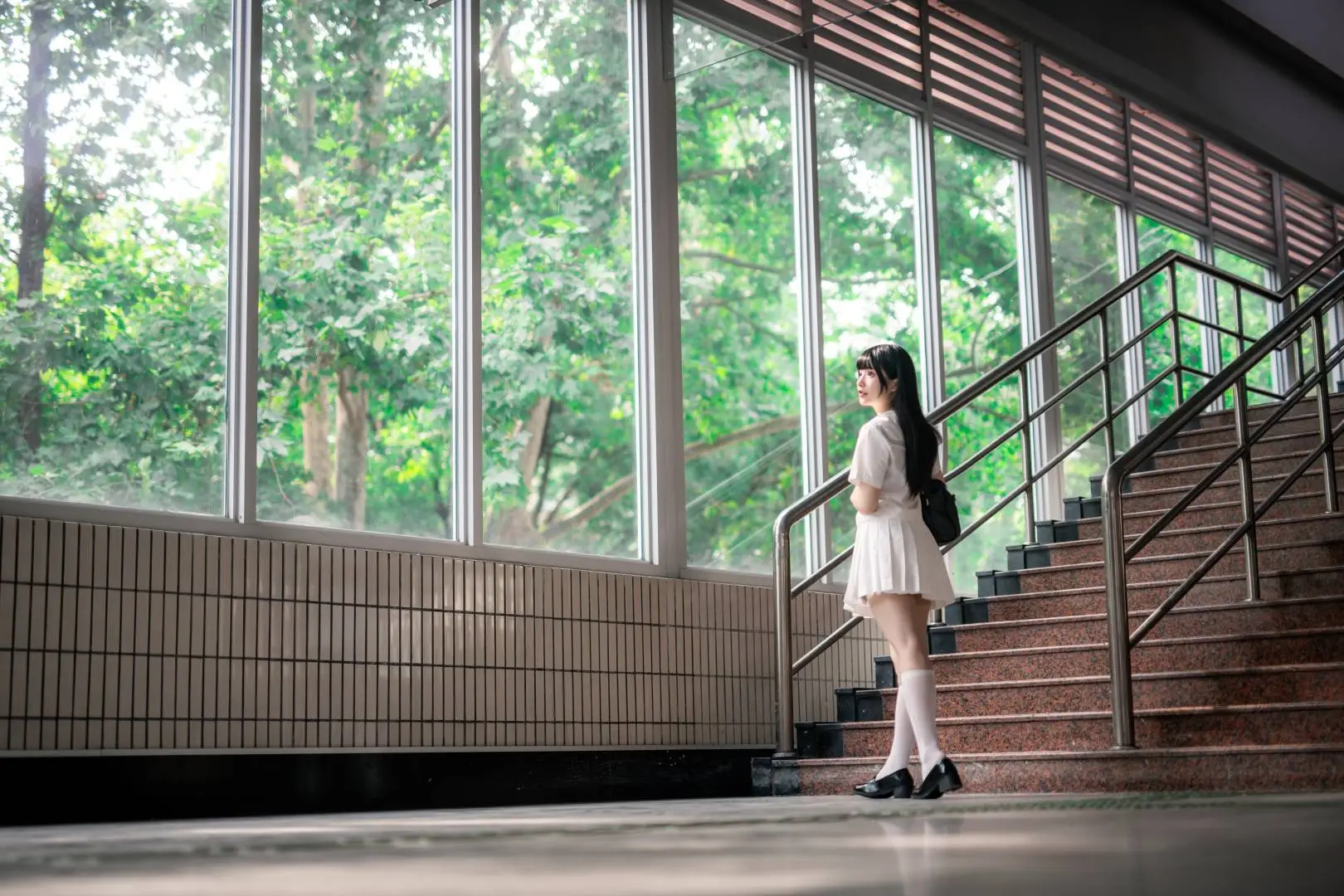 日系JK制服地鐵站寫真，感受日常校園氛圍 - 第 2 張