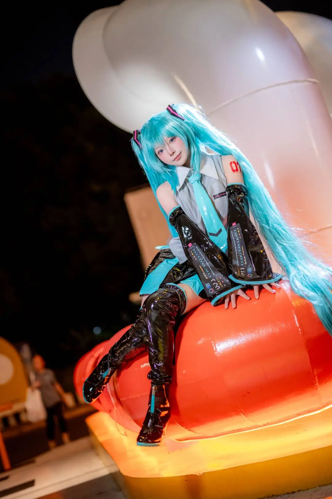 【初音未来cos】上海夜景下的亮面双马尾 - 第 4 张