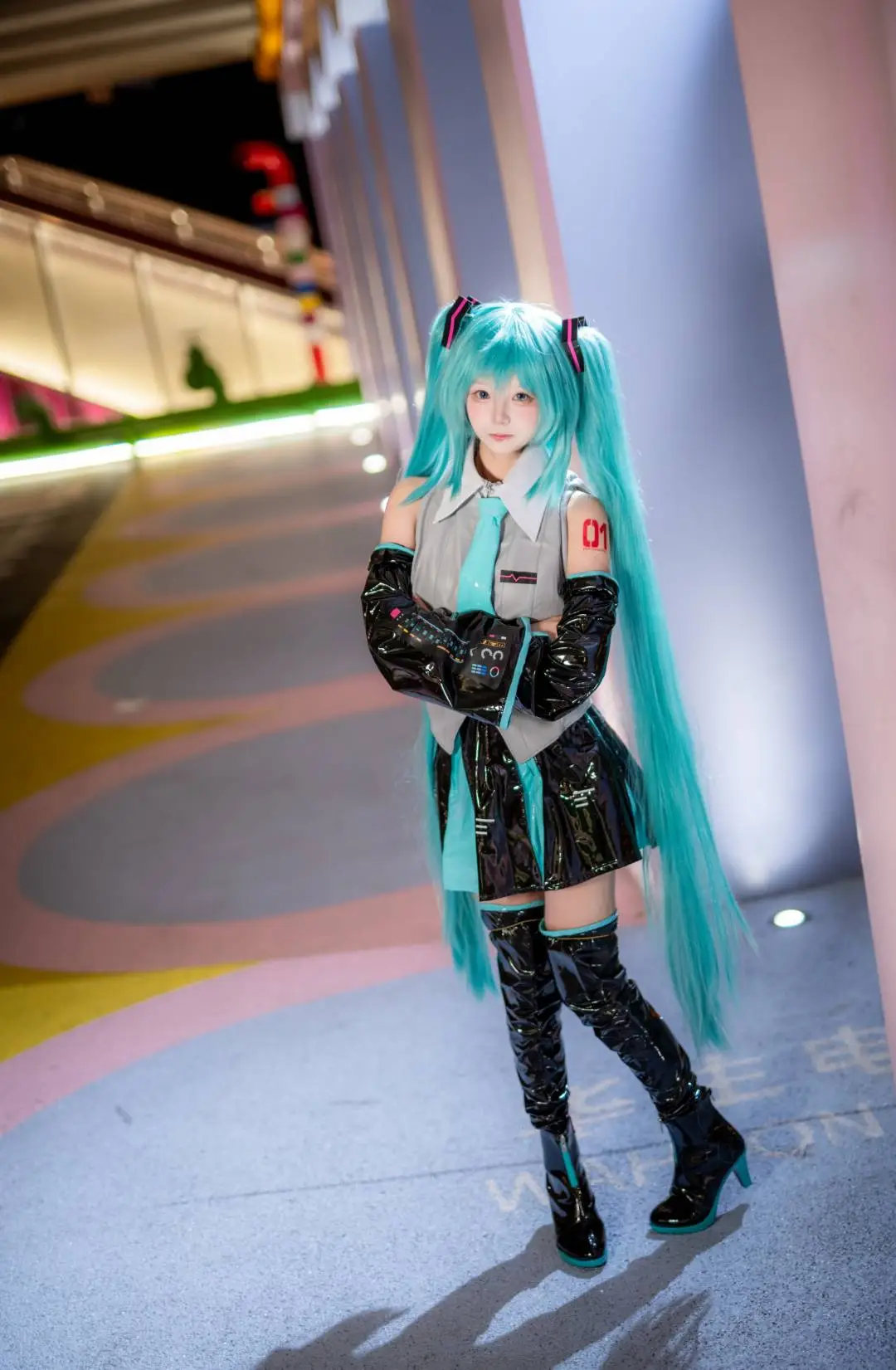 【初音未来cos】上海夜景下的亮面双马尾 - 第 7 张