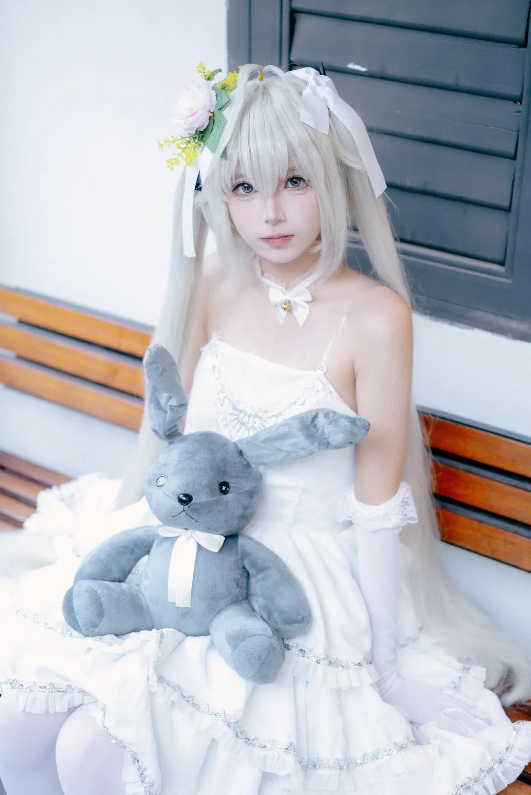 【春日野穹cos】花嫁造型的穹妹，白丝与兔子的治愈时光 - 第 4 张