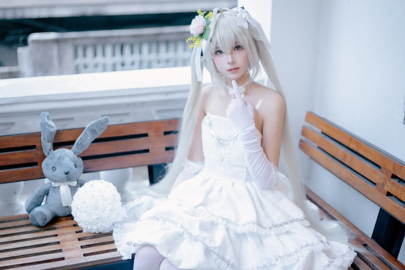 【春日野穹cos】花嫁造型的穹妹，白丝与兔子的治愈时光 - 第 6 张