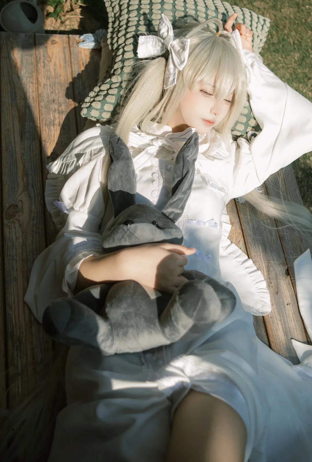 【春日野穹cos】白裙与灰兔的慵懒午后 - 第 2 张