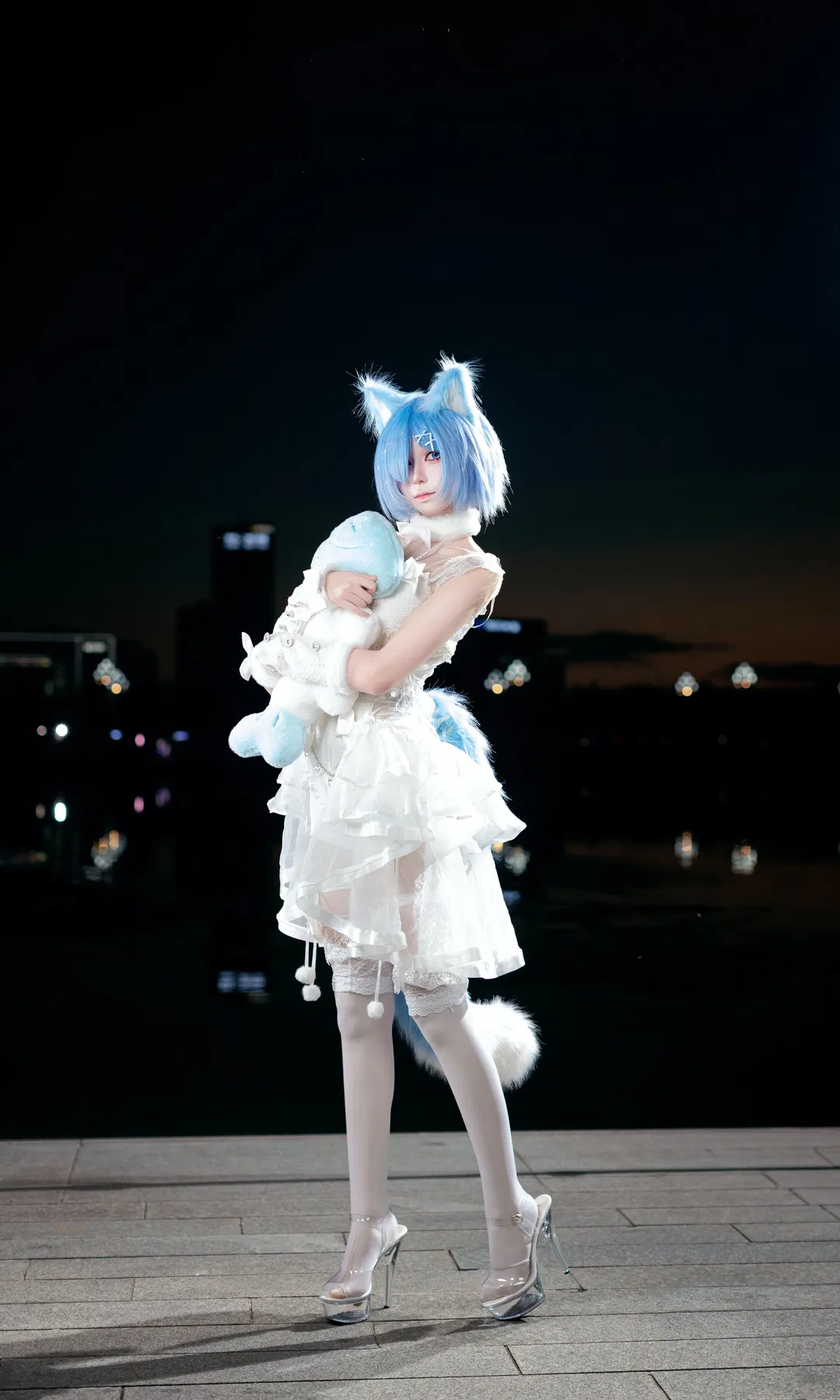 【蕾姆cos】Re：从零开始的异世界生活 纯白洋装的夜色漫步 - 第 4 张