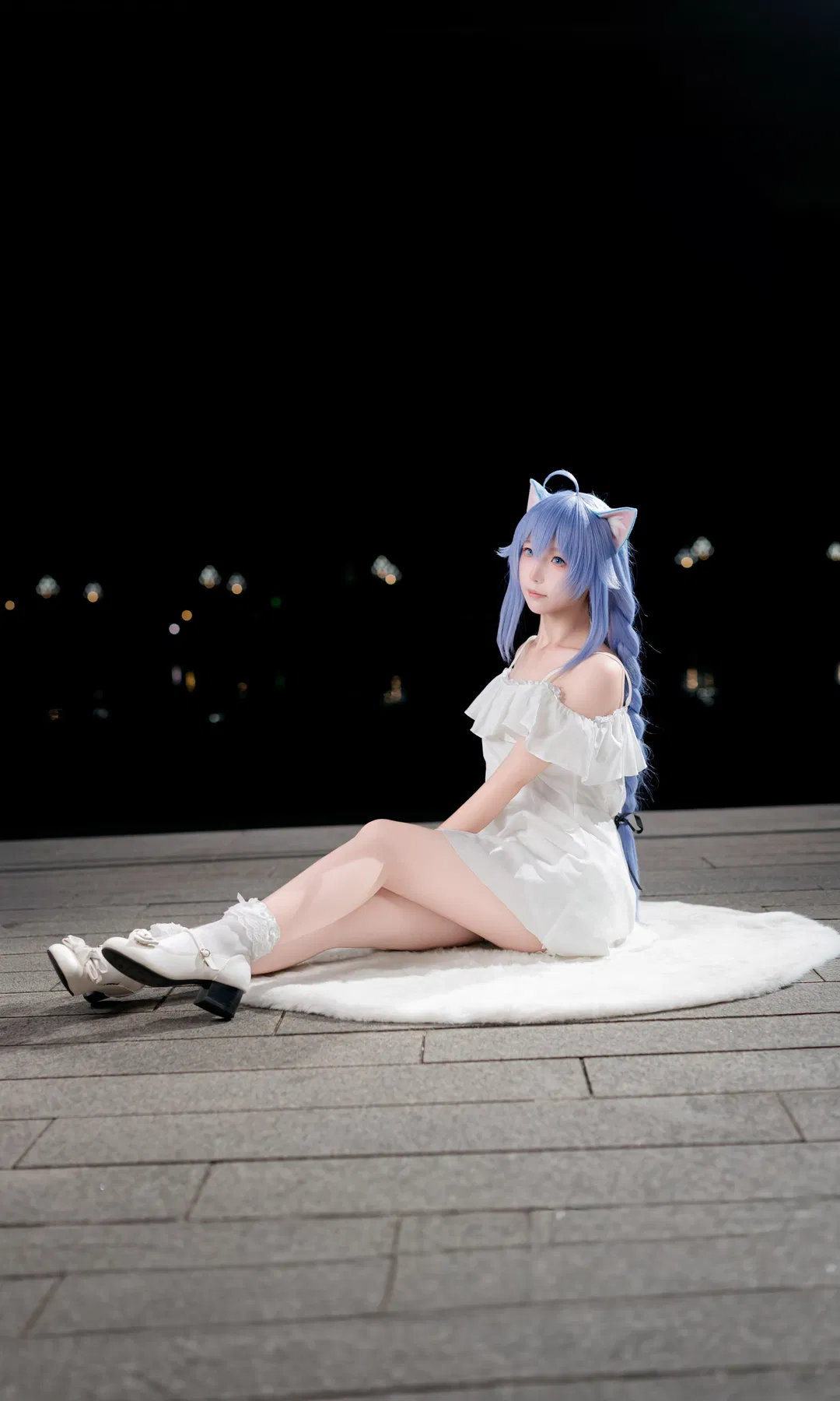 【洛琪希cos】无职转生 漫展夜景下的蓝发魔法师 - 第 5 张