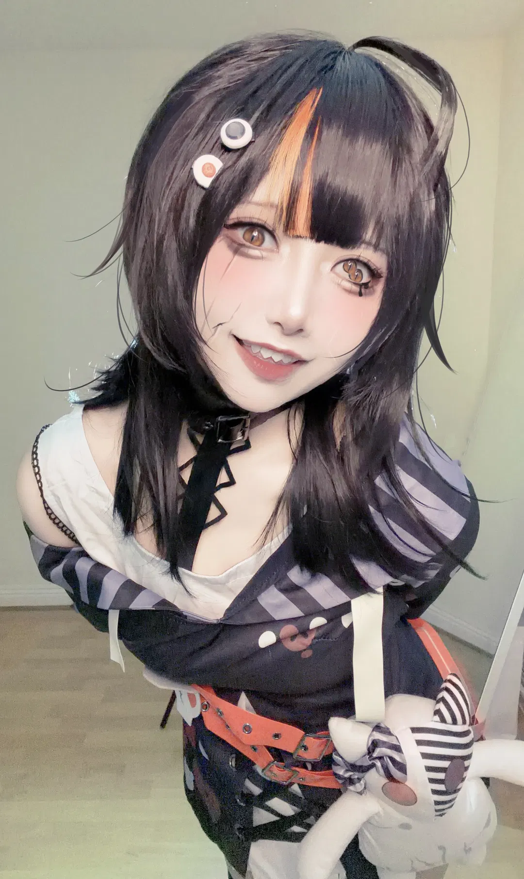 【泽渡可可cos】魔法少女的魔女审判魔女化，暗黑哥特造型展现俏皮感 - 第 1 张