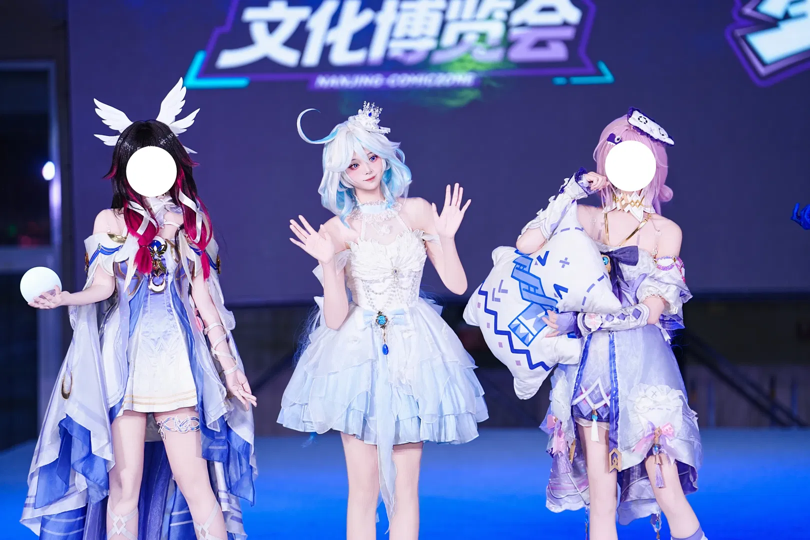 【芙宁娜cos】天鹅湖芙芙十月三号漫展走秀返图 - 第 1 张