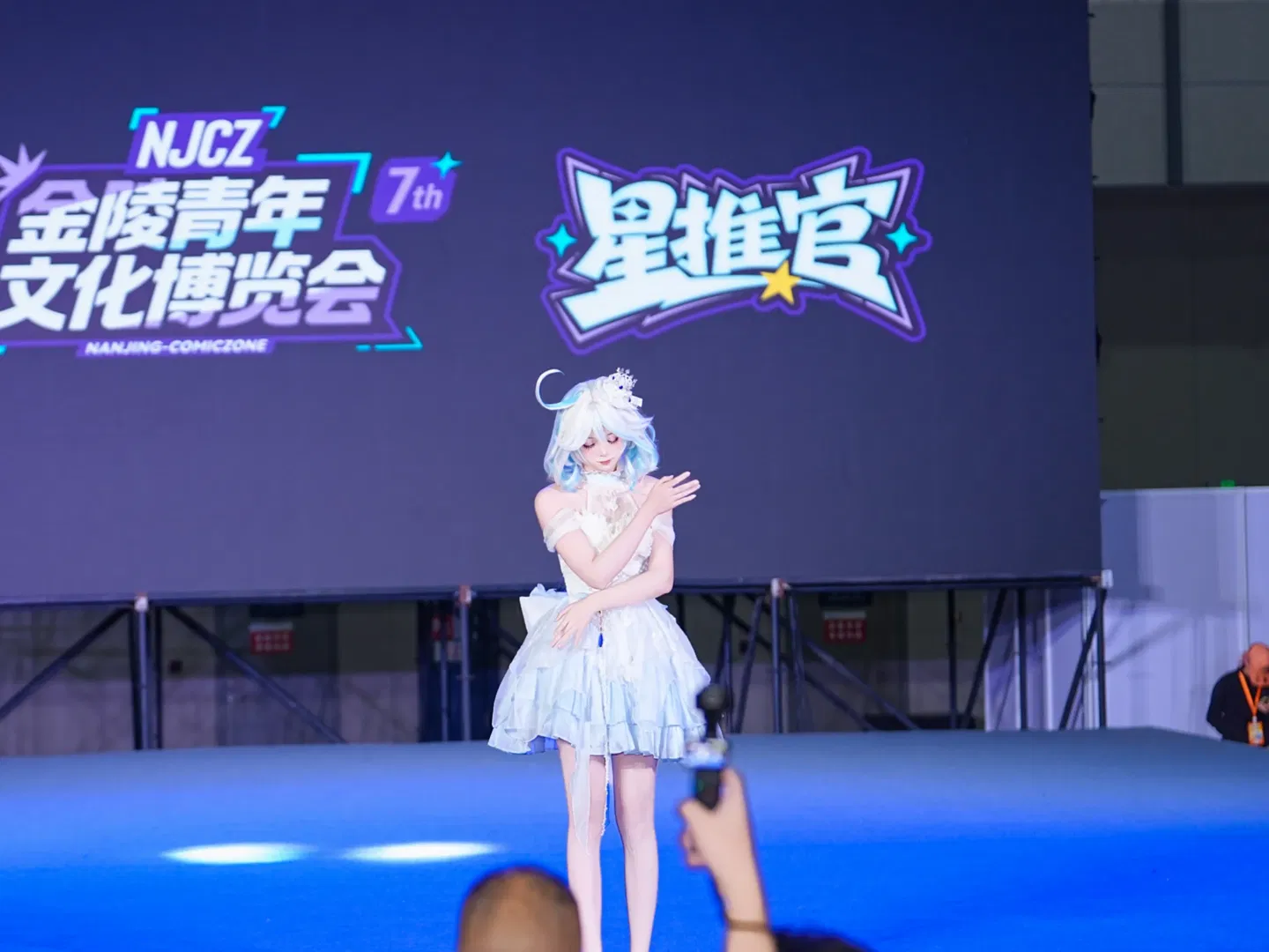 【芙宁娜cos】天鹅湖芙芙十月三号漫展走秀返图 - 第 2 张