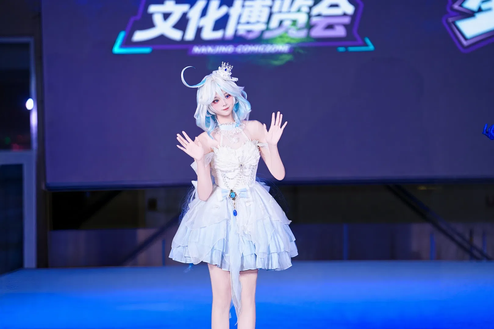 【芙宁娜cos】天鹅湖芙芙十月三号漫展走秀返图 - 第 3 张