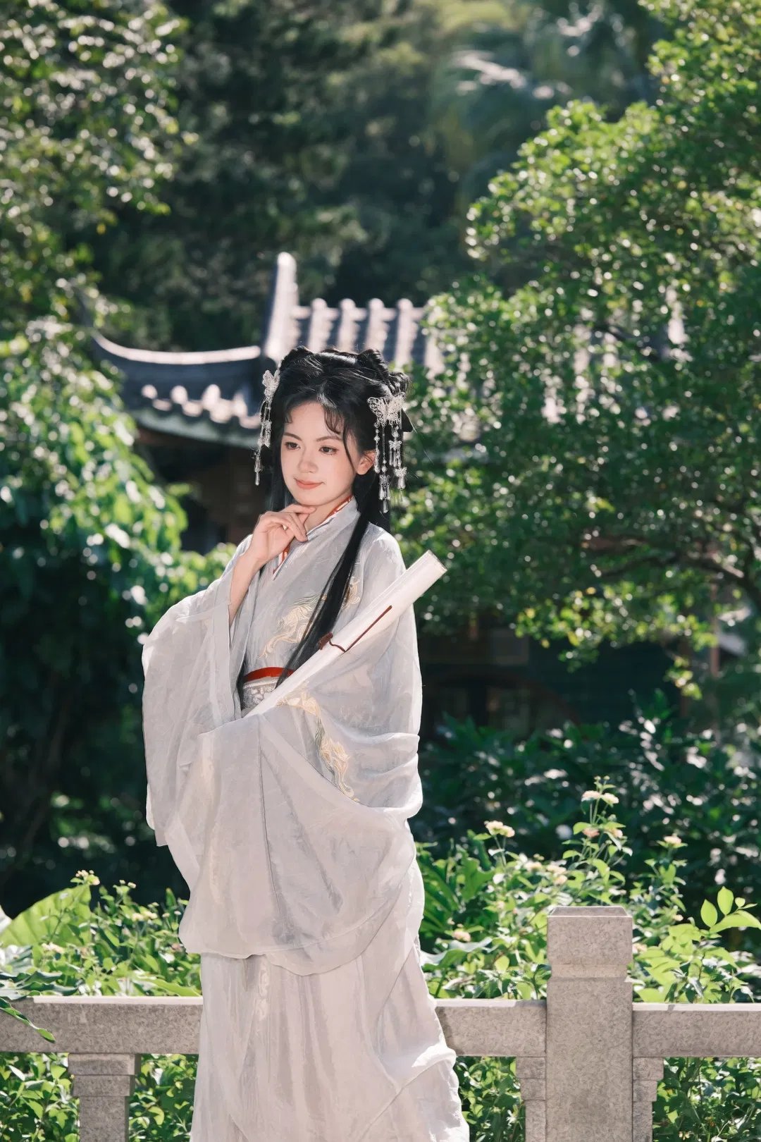 东莞园林里的清冷风战国袍，汉服拍照氛围感拉满 - 第 4 张