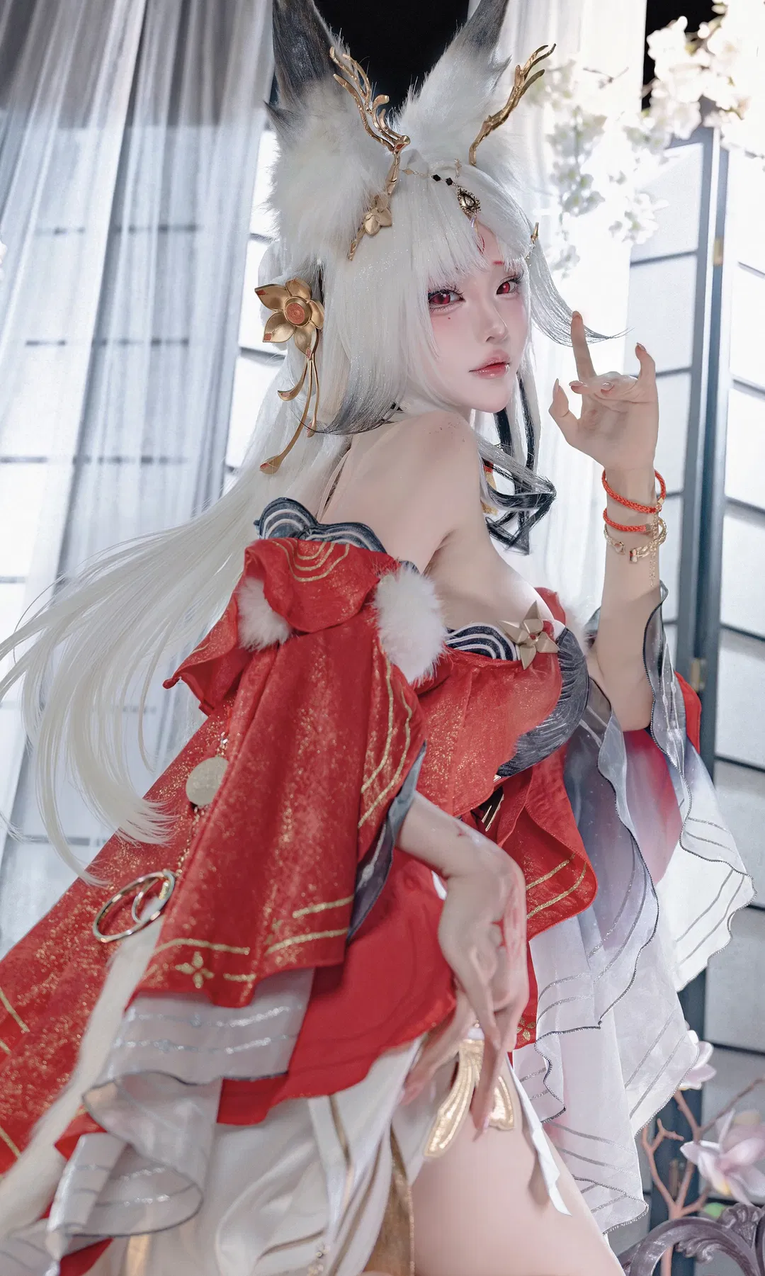 心月狐cos 鳴潮 紅白交織的妖異美學 - 第 1 張