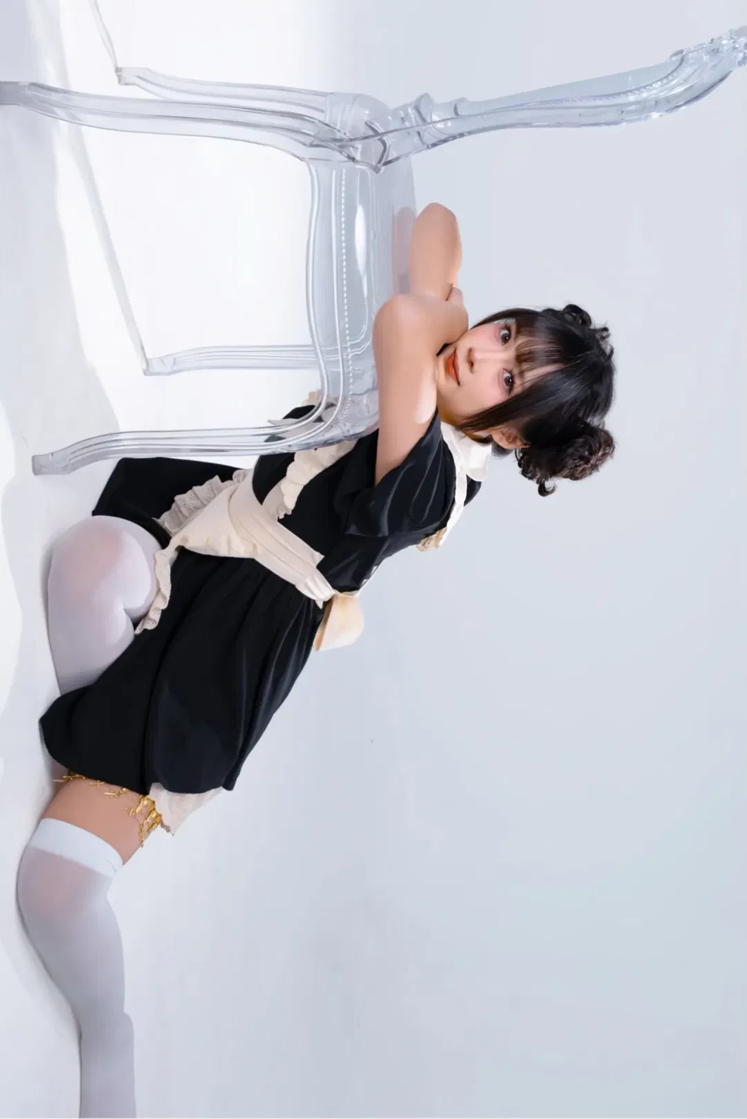 白棚光影下的短裙女仆装拍摄记录 - 第 12 张