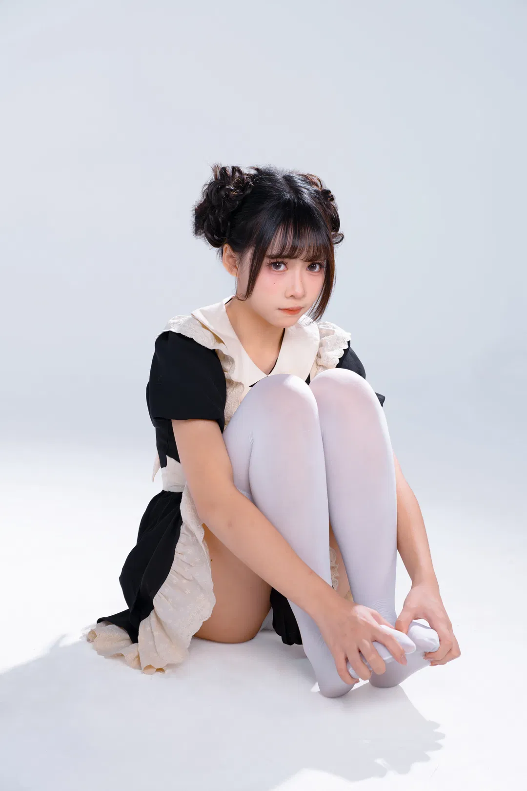 Pure white studio diary: Maid outfit and White stockings styling records - Image 4