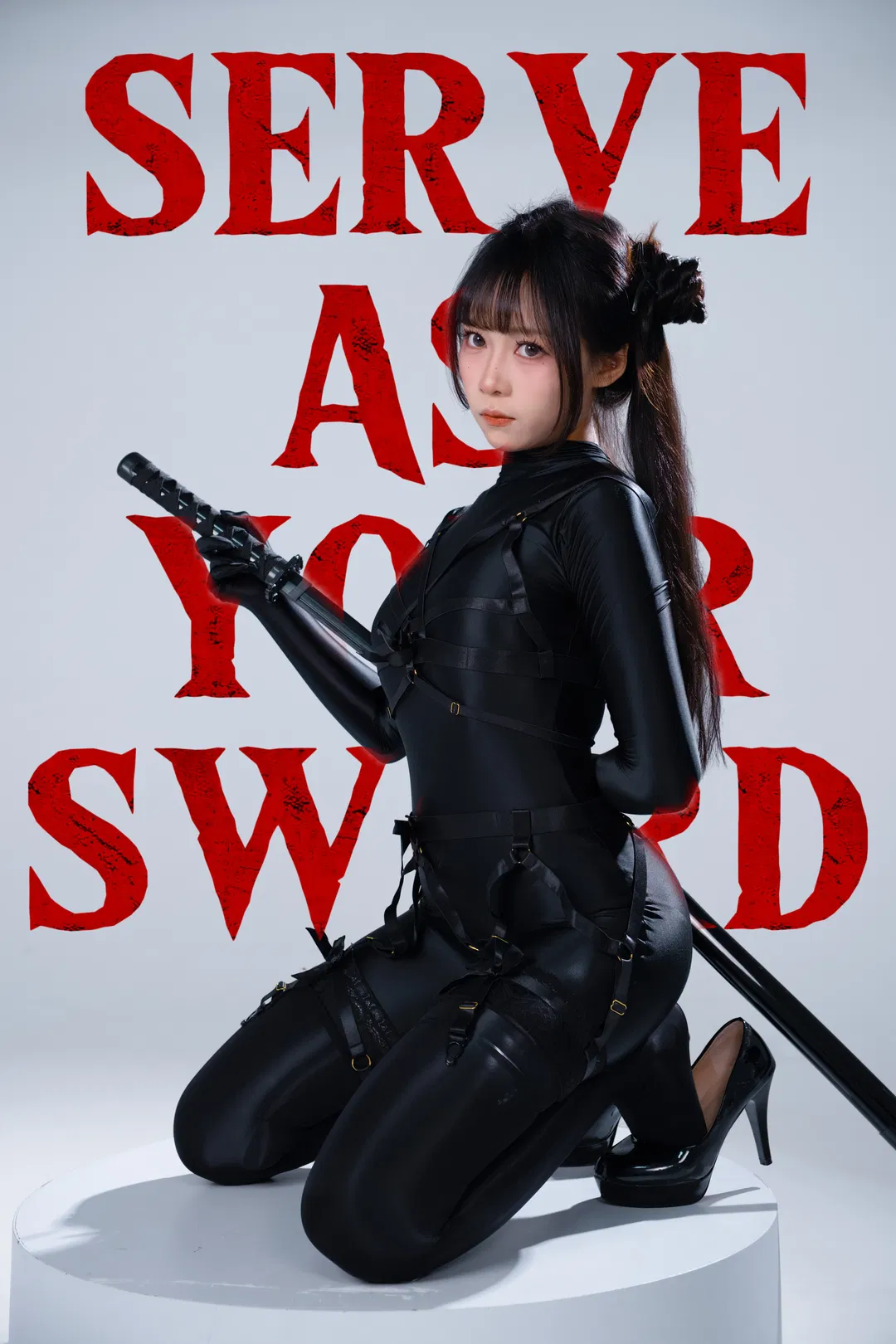 冷酷战斗少女的极简白棚速写参考 - 第 5 张
