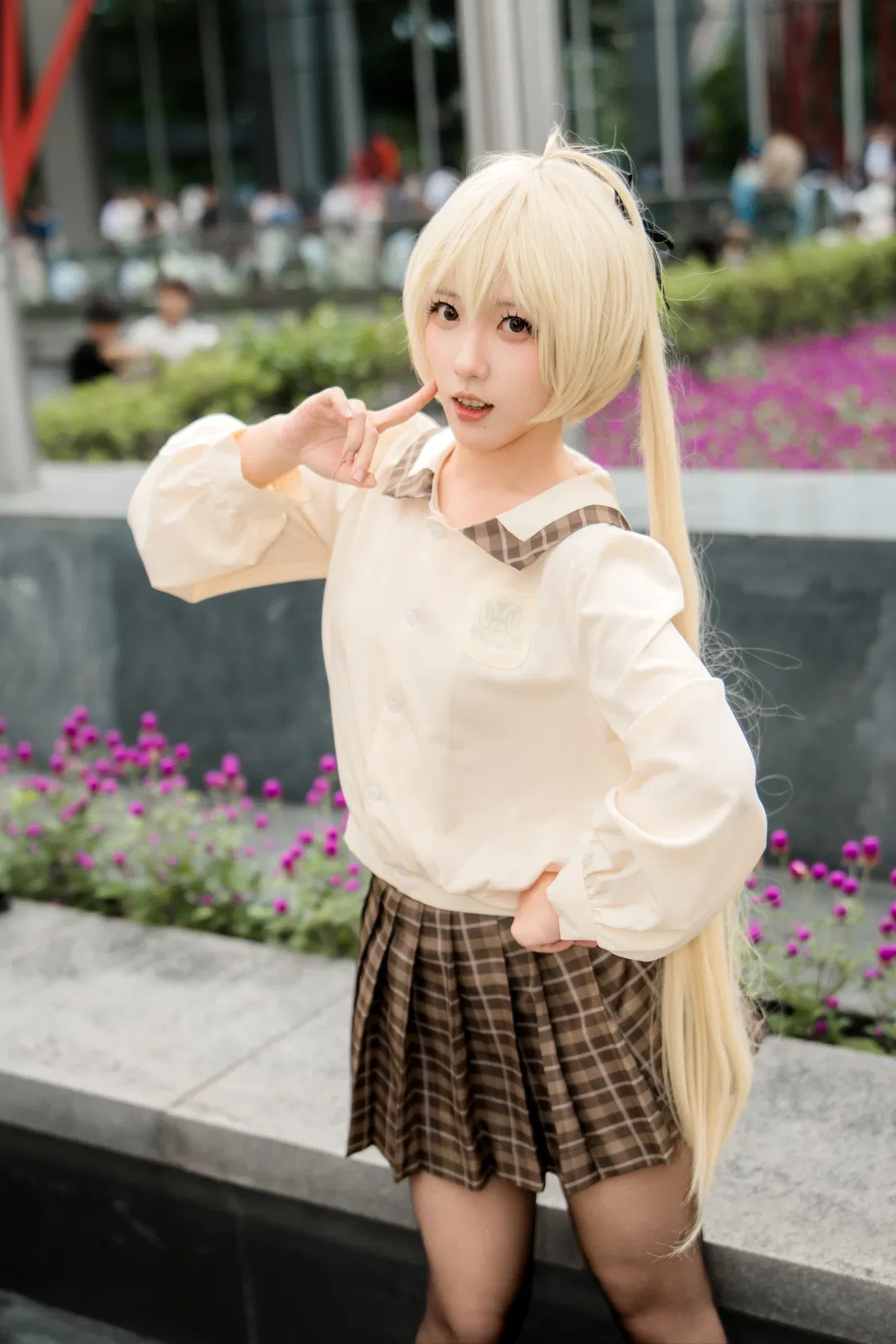 【穹妹cos】风吹过漫展，棕色格纹校服的秋日漫展返图 - 第 3 张