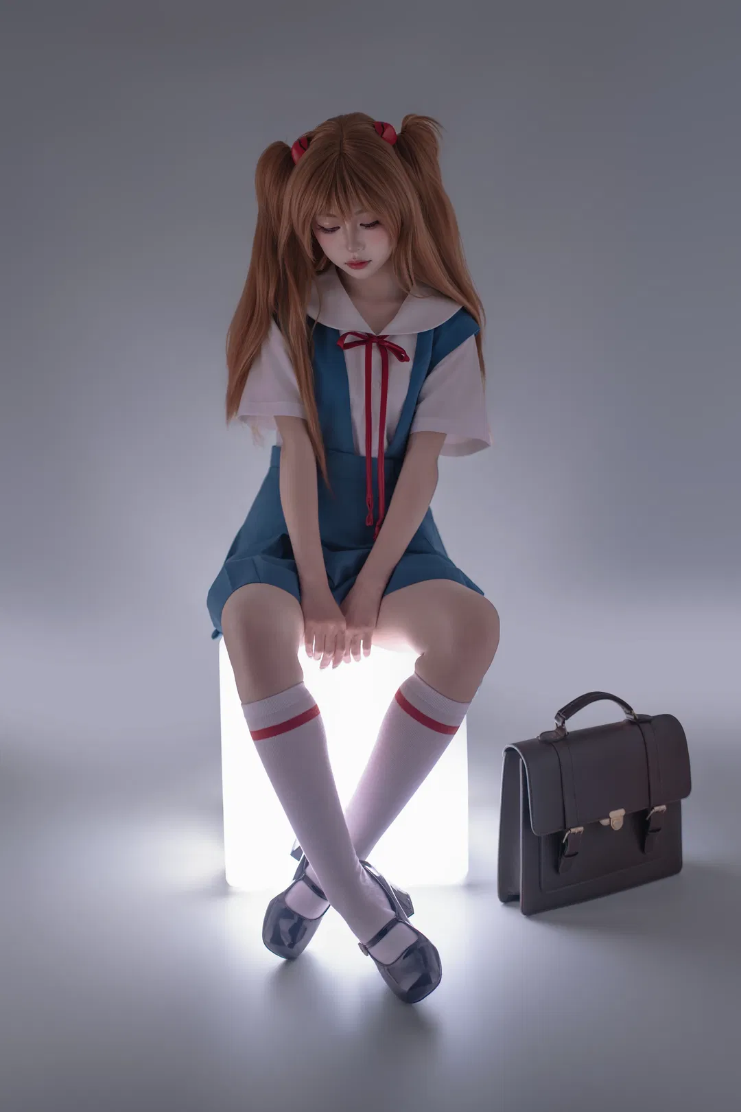 【明日香cos】EVA明日香水手服写真，发光凳上的光影尝试 - 第 2 张