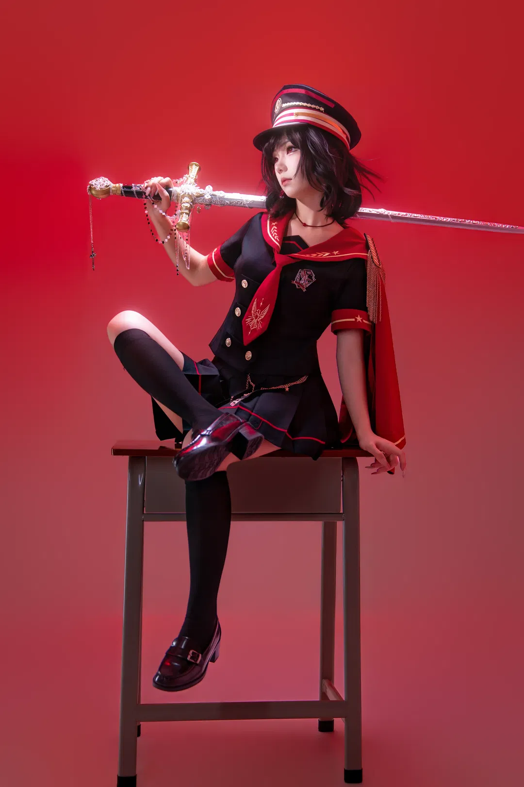 红黑军装风制服大剑棚拍，又飒又美的少女暴君九宫格 - 第 10 张