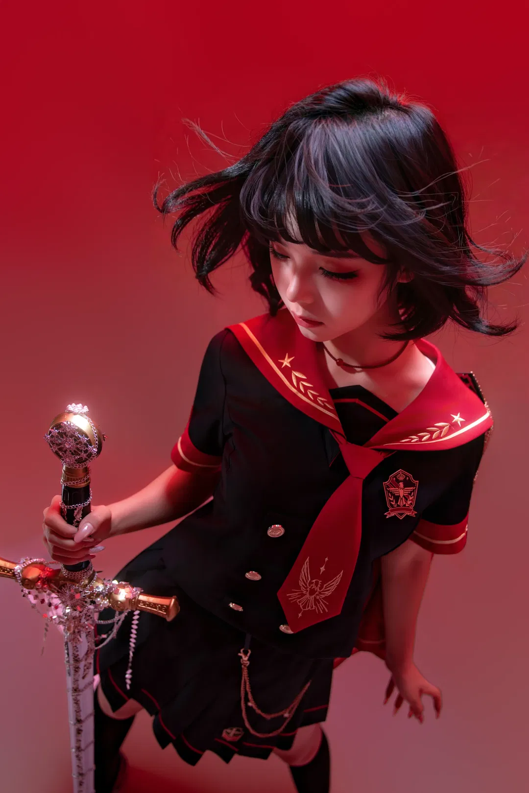 红黑军装风制服大剑棚拍，又飒又美的少女暴君九宫格 - 第 5 张