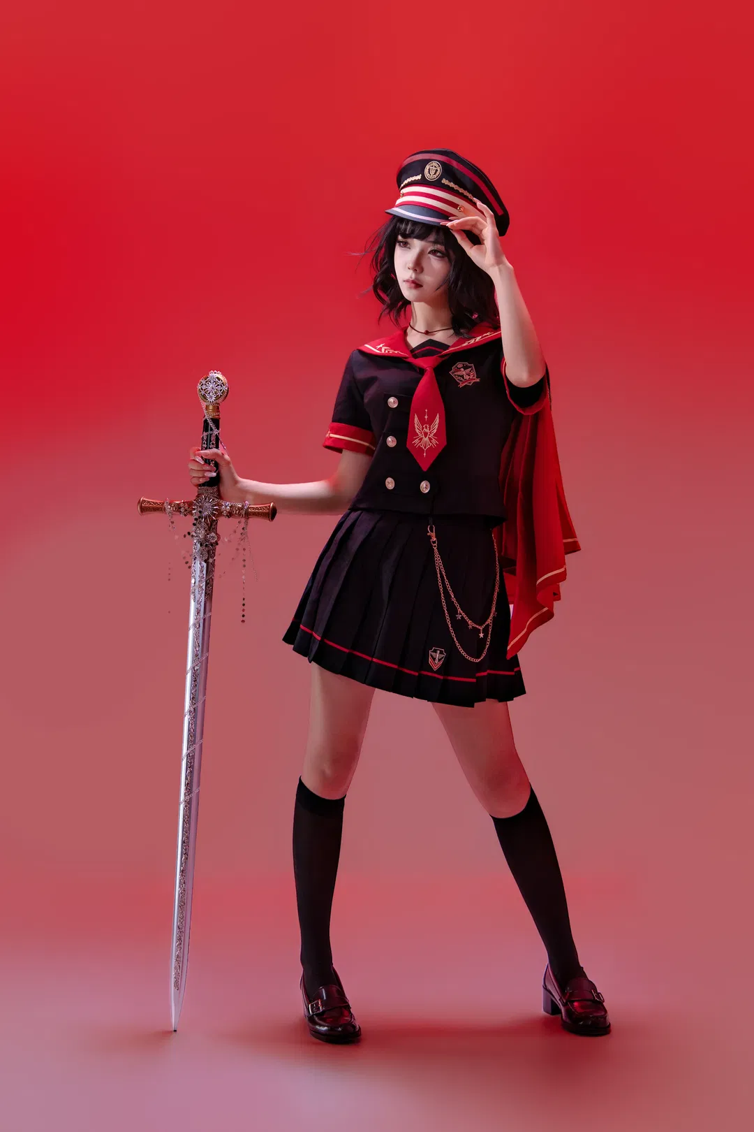 红黑军装风制服大剑棚拍，又飒又美的少女暴君九宫格 - 第 6 张