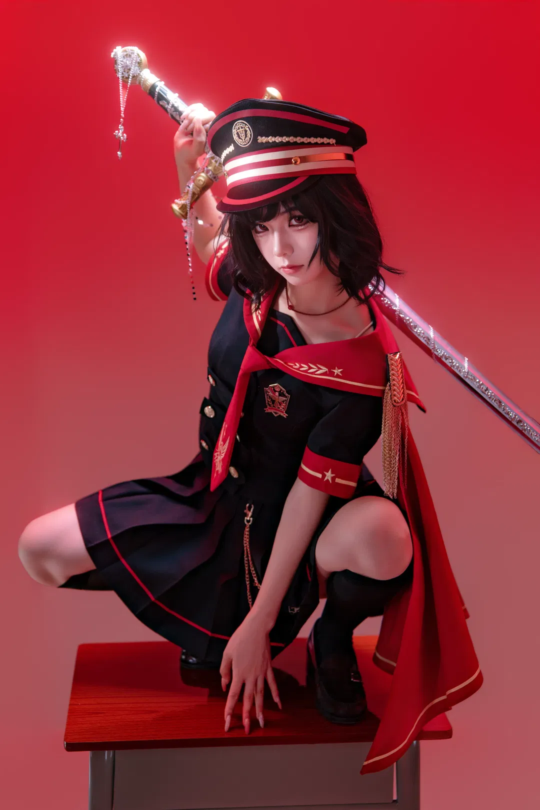 红黑军装风制服大剑棚拍，又飒又美的少女暴君九宫格 - 第 9 张
