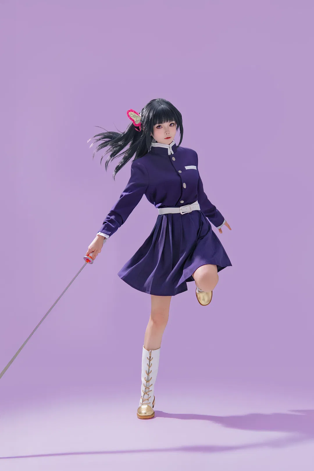 香奈乎cos 紫制服与白披风的动作参考 - 第 11 张