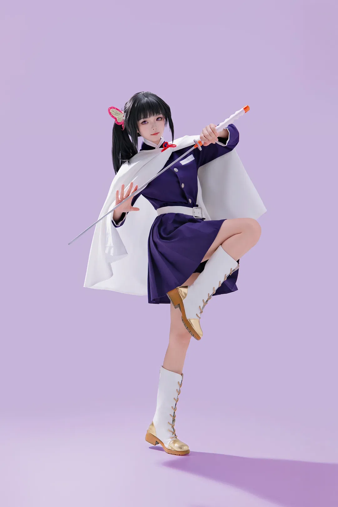 香奈乎cos 紫制服与白披风的动作参考 - 第 2 张