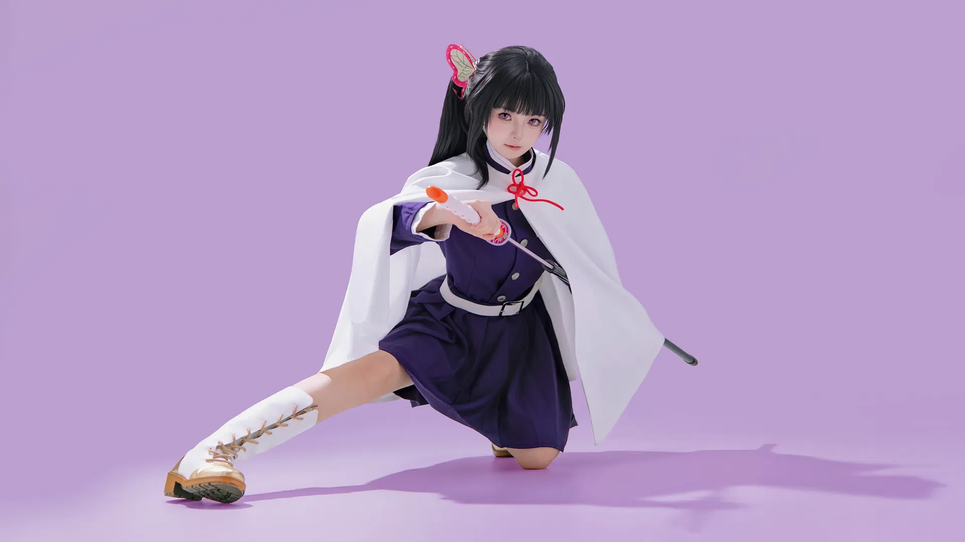 香奈乎cos 紫制服与白披风的动作参考 - 第 3 张