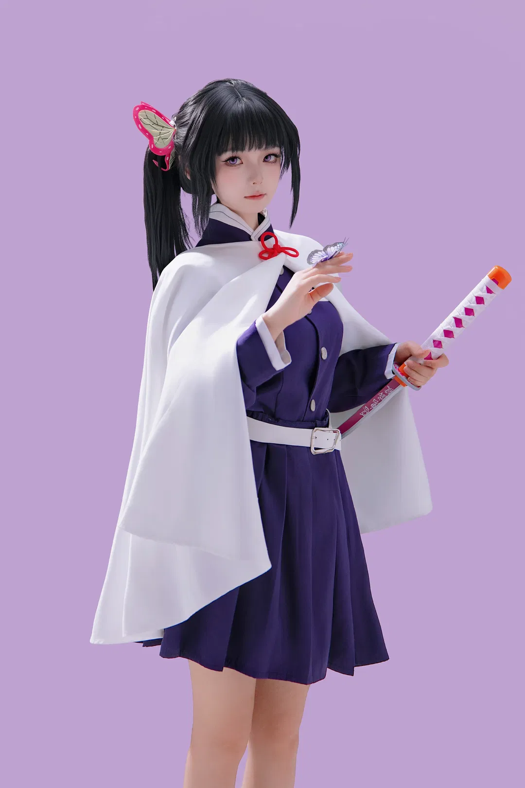 香奈乎cos 紫制服与白披风的动作参考 - 第 4 张