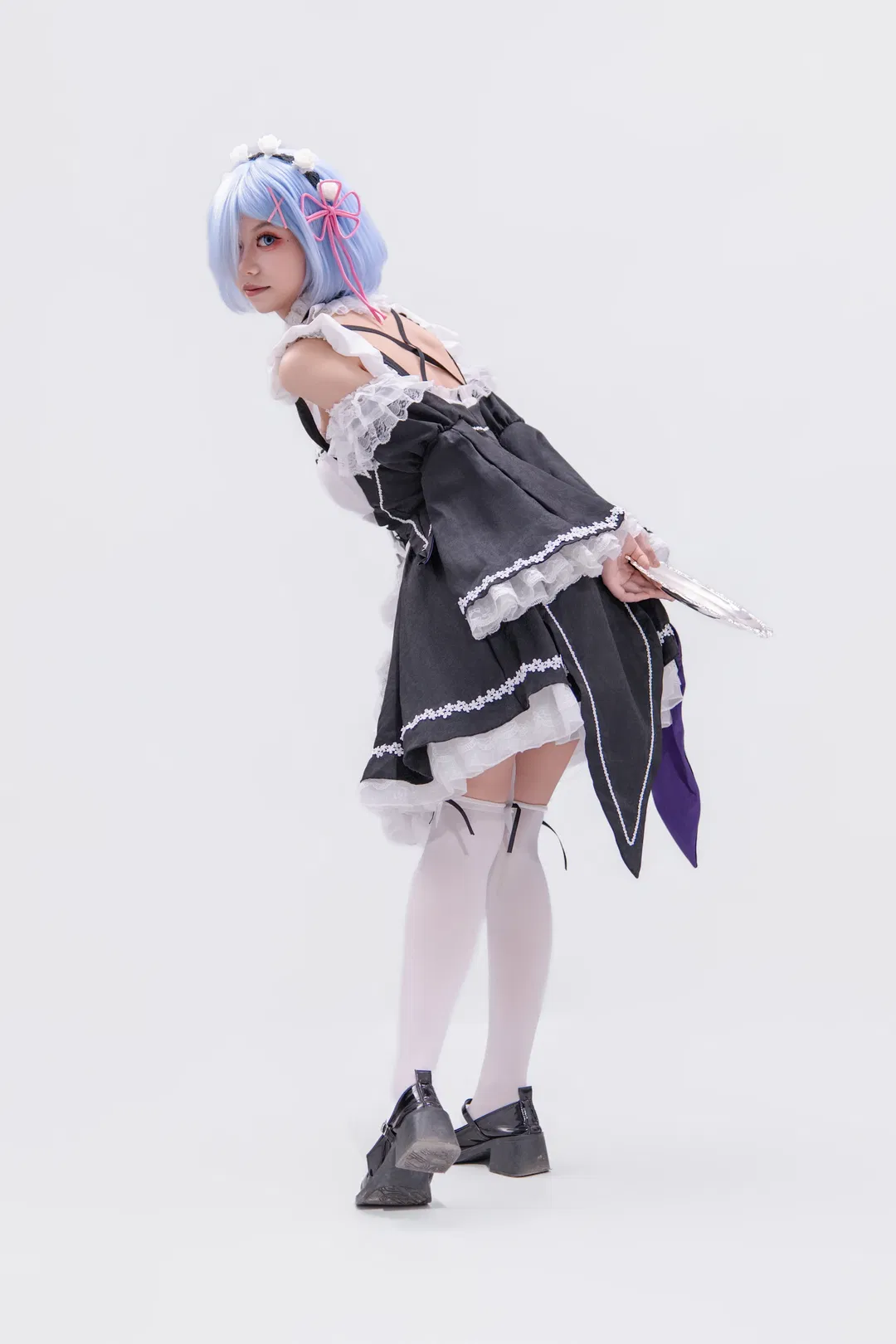【蕾姆cos】经典黑白女仆装，托盘互动与九宫格动作分享 - 第 7 张