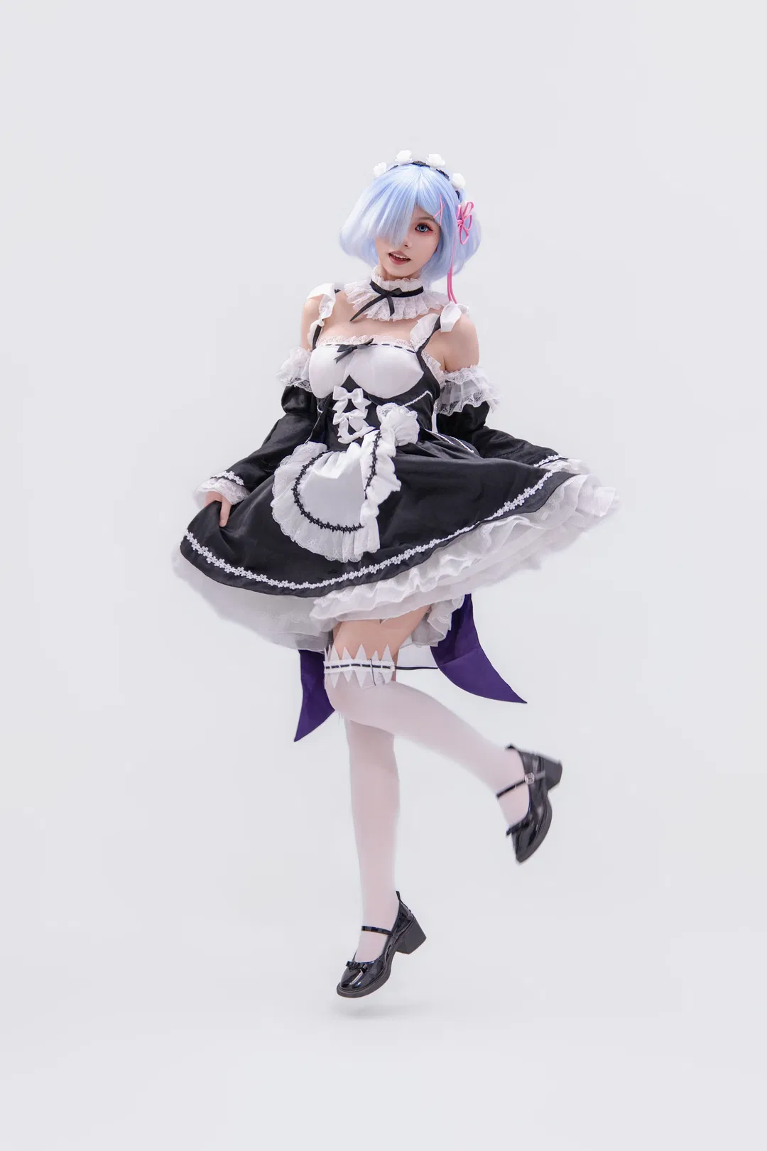 【蕾姆cos】经典黑白女仆装，托盘互动与九宫格动作分享 - 第 9 张